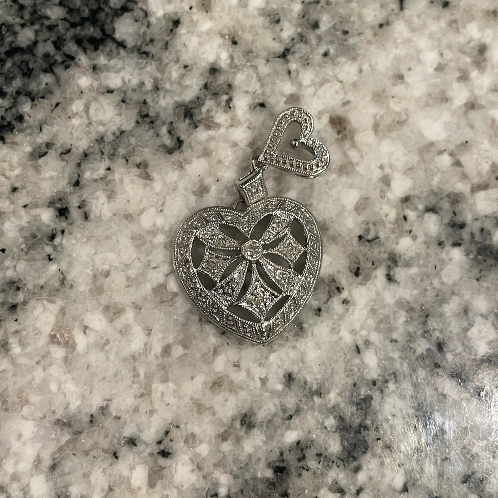 Diamond necklace pendant